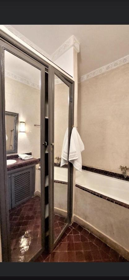 Riad Privatise Jusqu A 5 Personnes A 5 Minutes Place Jemma El Fna Loue Avec Menage Et Petit Dejeuner Compris Marrakesh Buitenkant foto