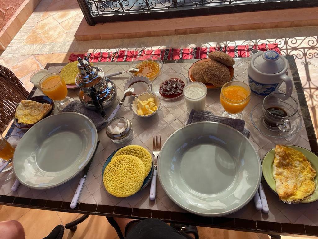 Riad Privatise Jusqu A 5 Personnes A 5 Minutes Place Jemma El Fna Loue Avec Menage Et Petit Dejeuner Compris Marrakesh Buitenkant foto